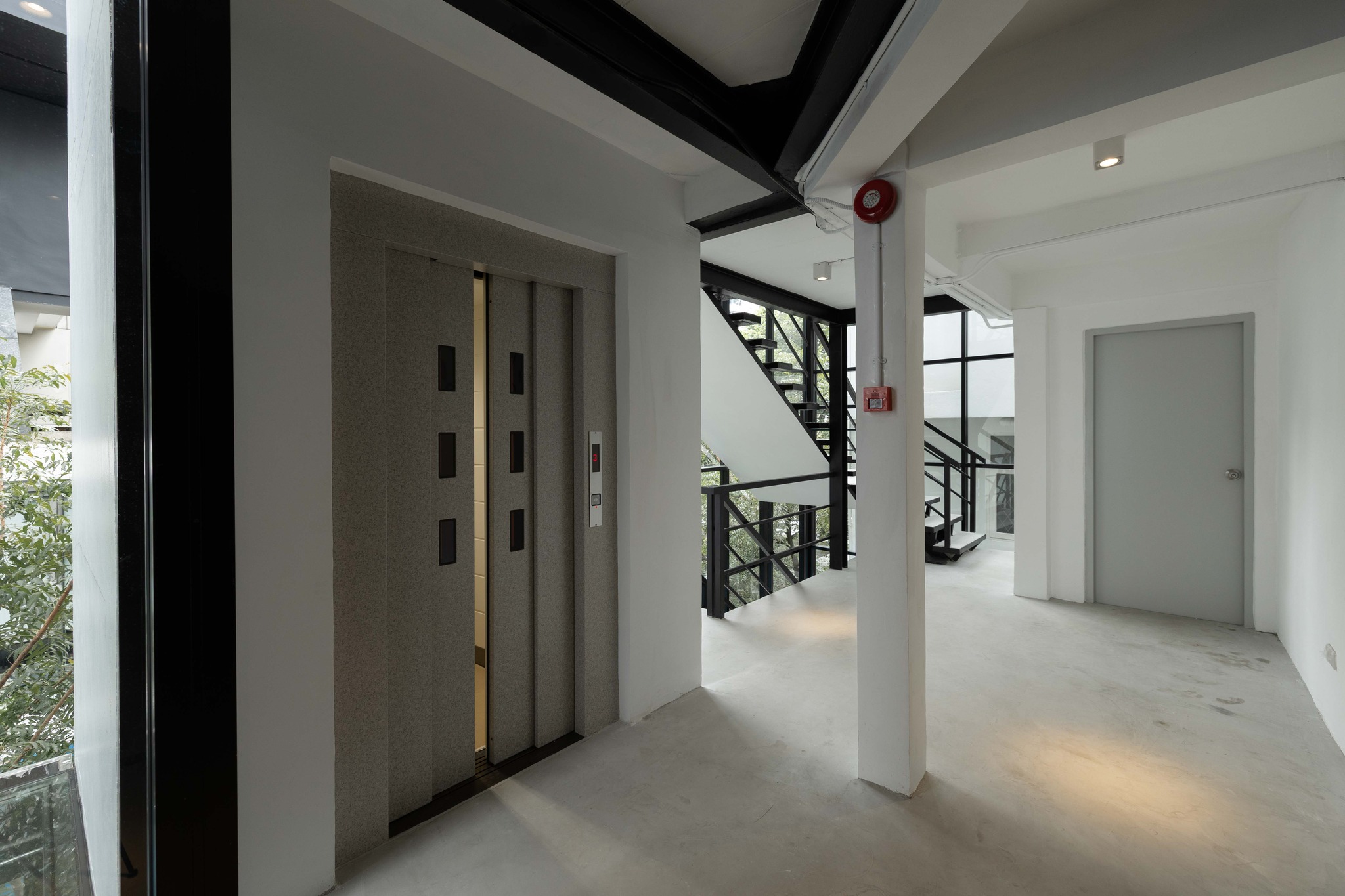 Commercial Building For Rent in Thonglor - Image 4