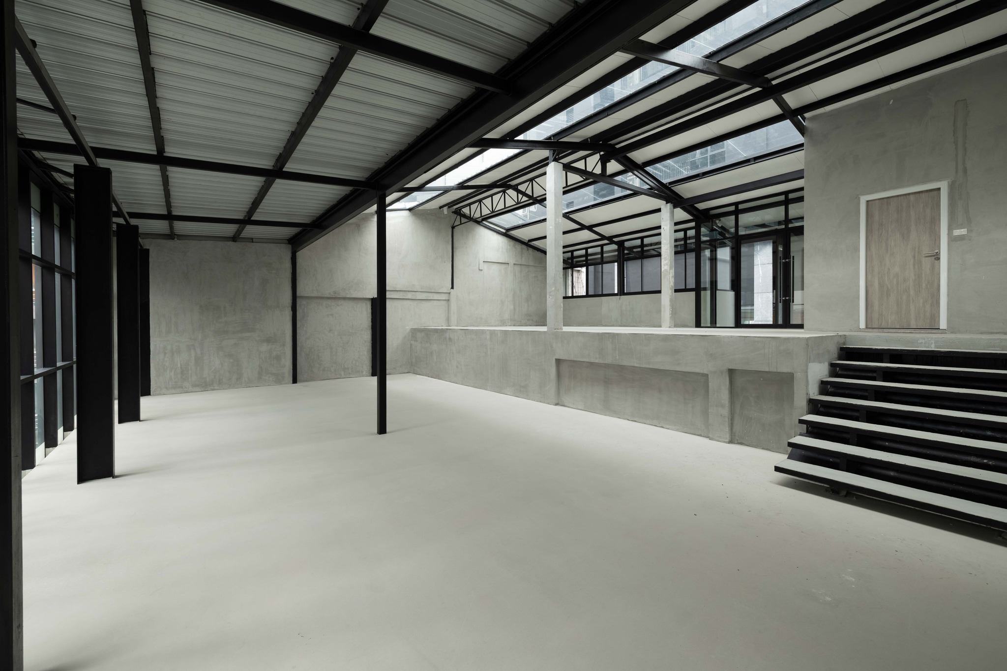 Commercial Building For Rent in Thonglor - Image 6