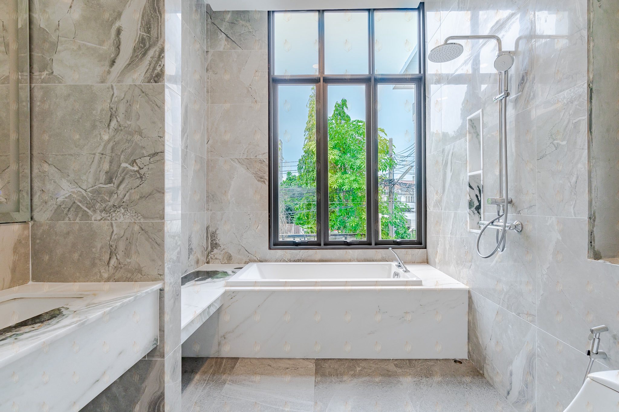 ทาวน์เฮ้าส์ 2 ชั้น ใจกลางเอกมัยซอย 12 เพียง 2 นาทีถึงทองหล่อ - Image 3