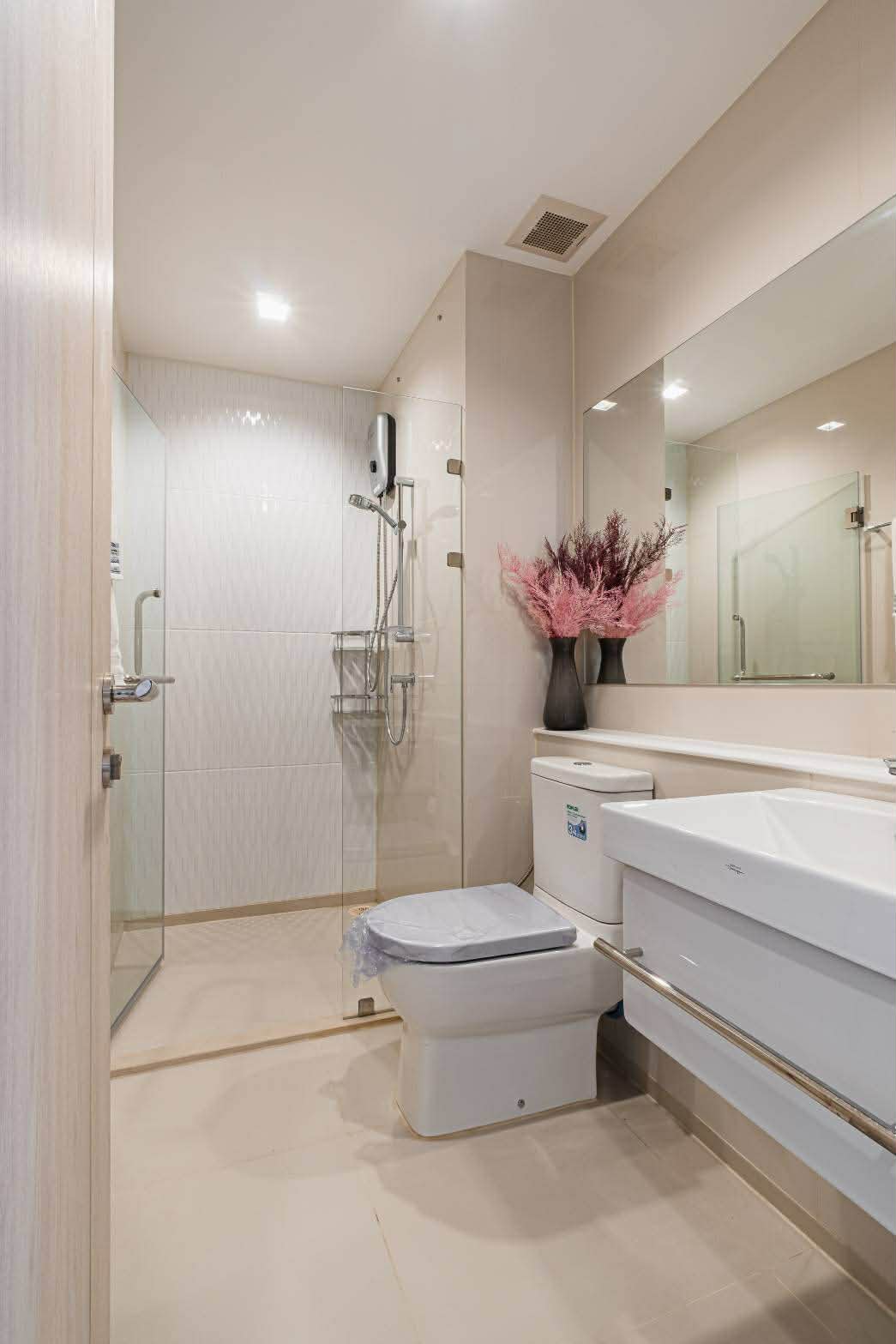 LIFE ONE WIRELESS Condo For Rent - Image 9