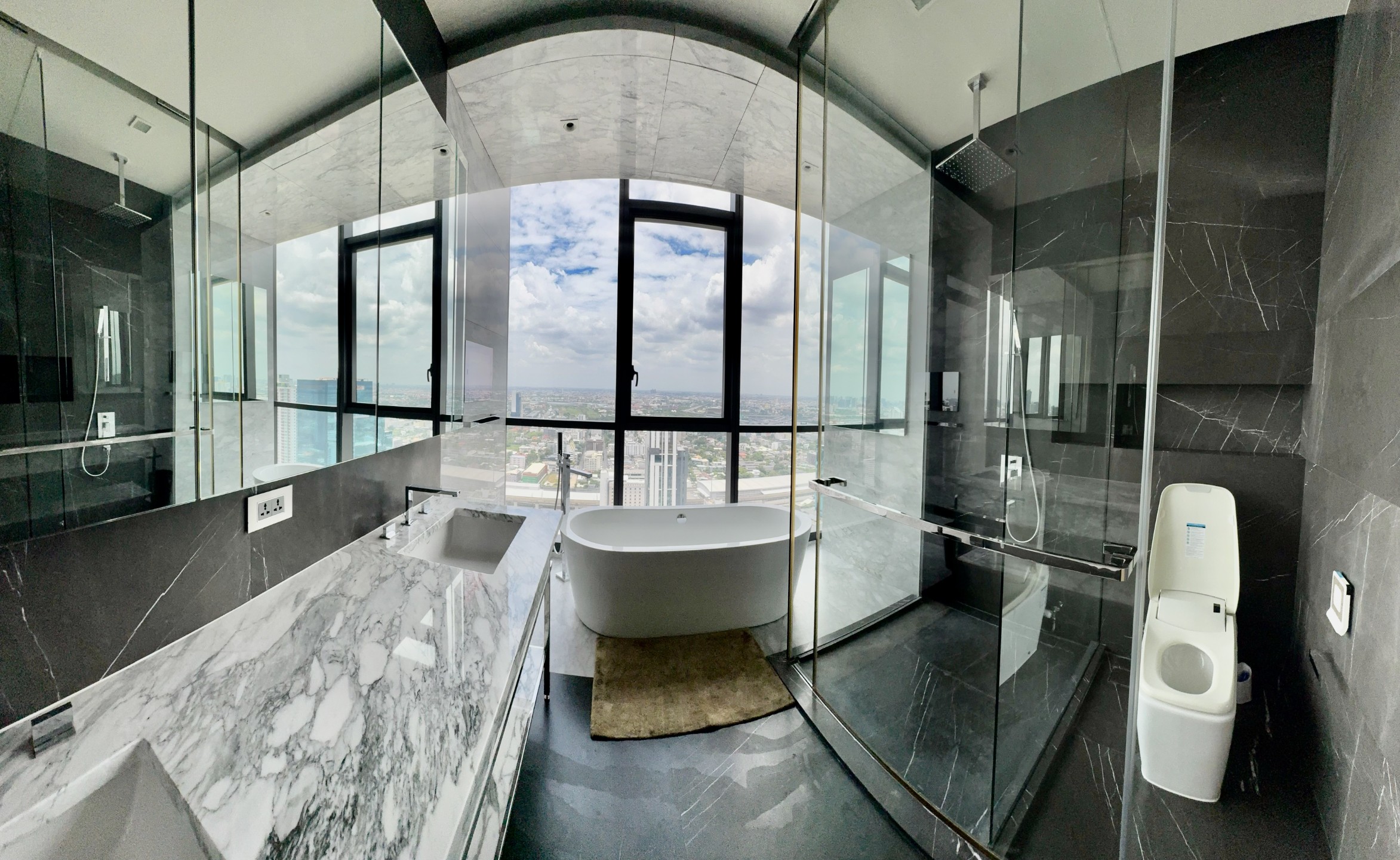 The Monument Thonglor Luxury condo for rent  - Image 10