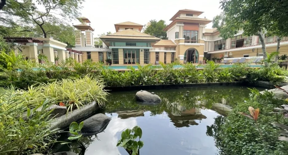 Detach house with private pool in the compound at Sukhumvit - Image 8