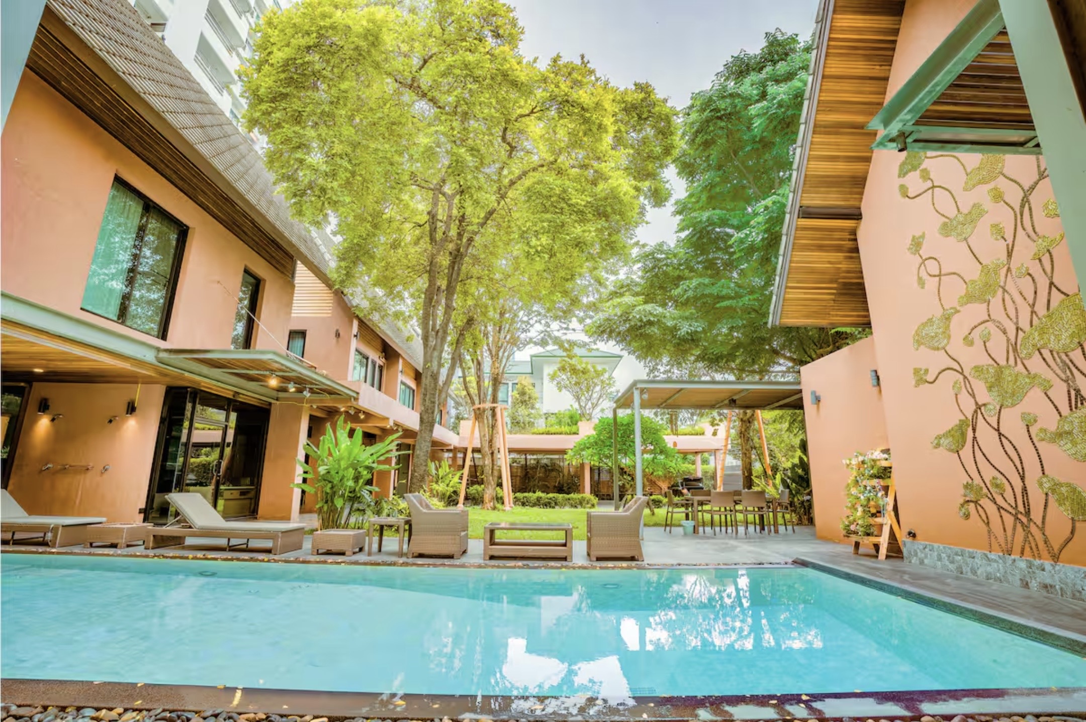 Luxury House with pool for rent at Phromphong  - Image 2