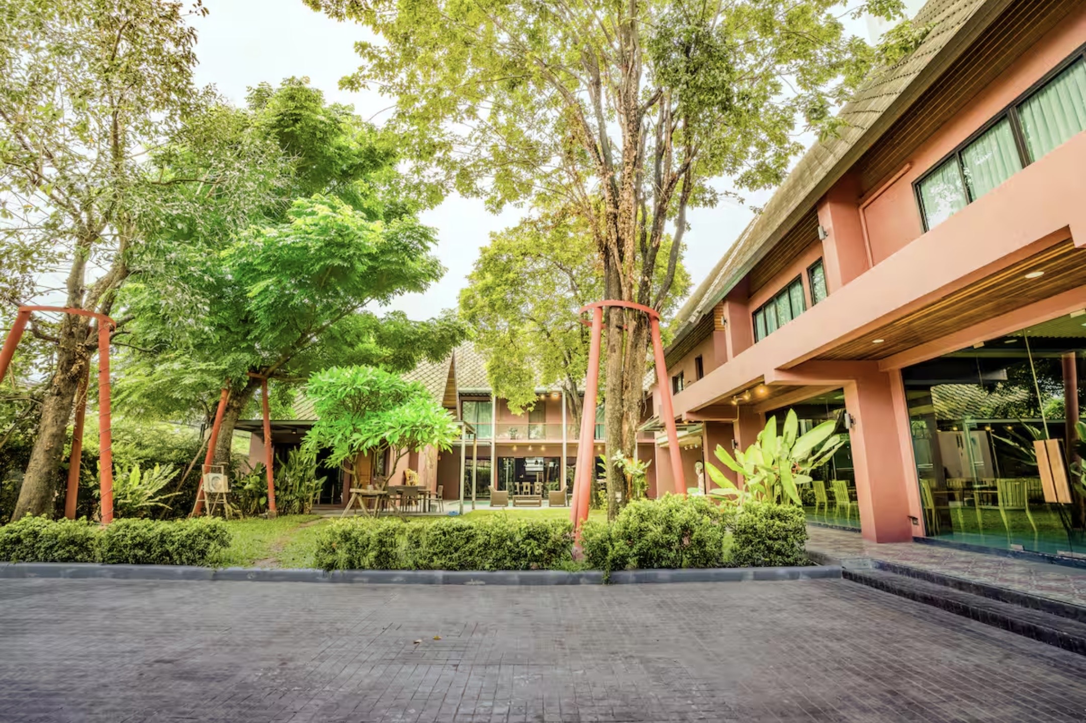 Luxury House with pool for rent at Phromphong