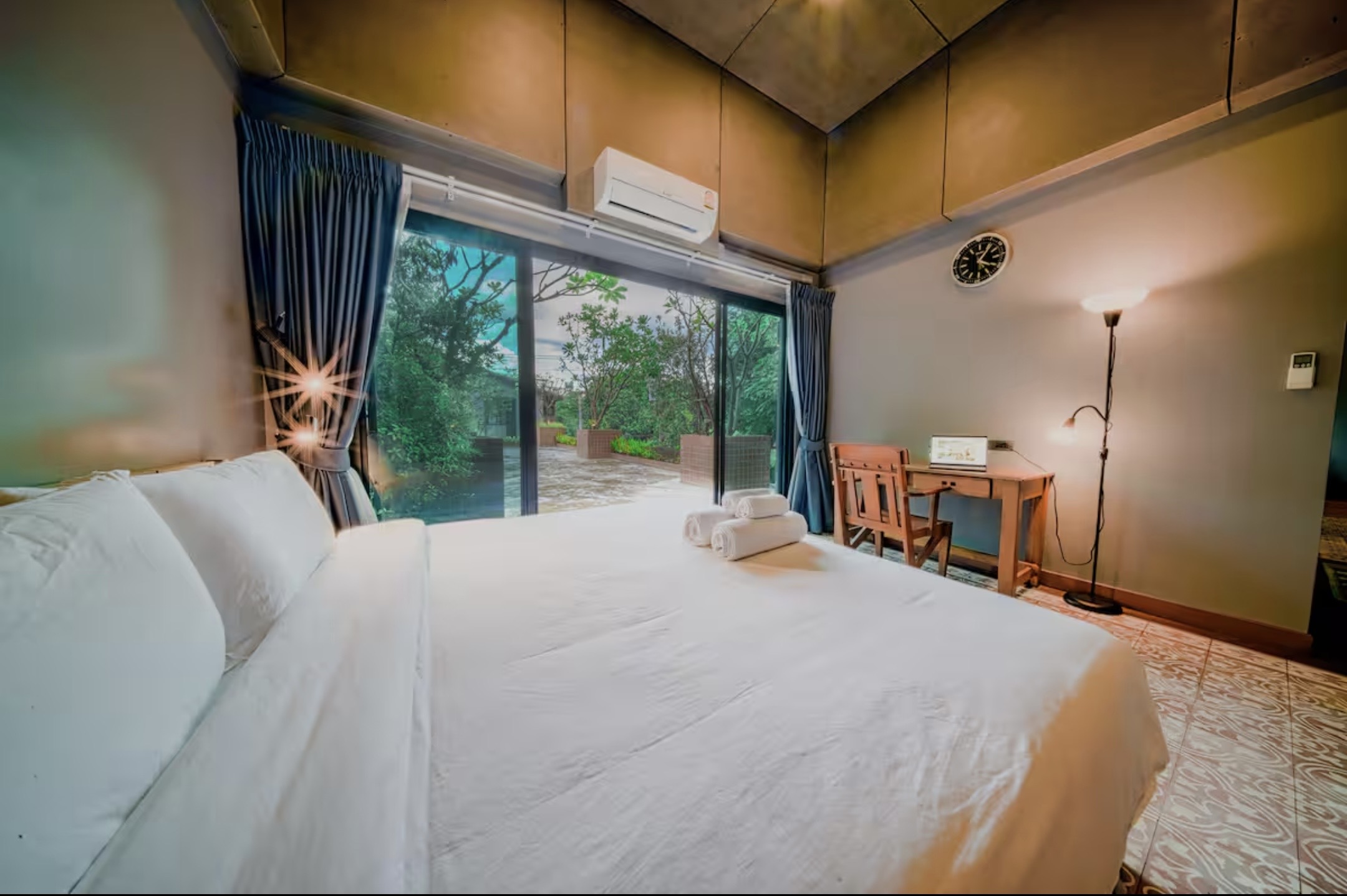 Luxury House with pool for rent at Phromphong  - Image 4