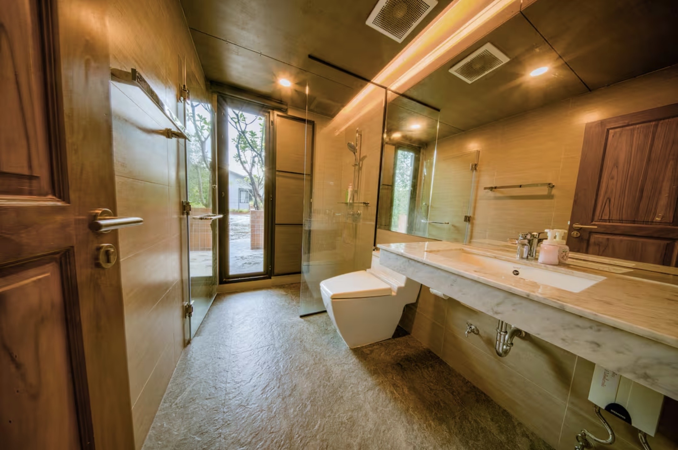 Luxury House with pool for rent at Phromphong  - Image 6