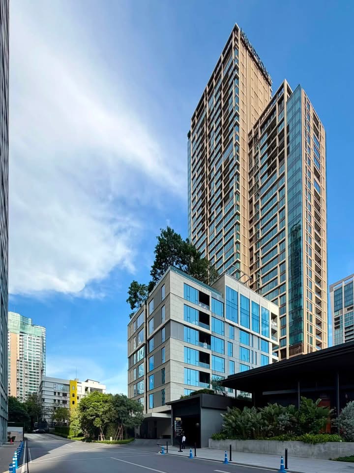 Refined Urban Living at Baan Sindhorn - Image 4