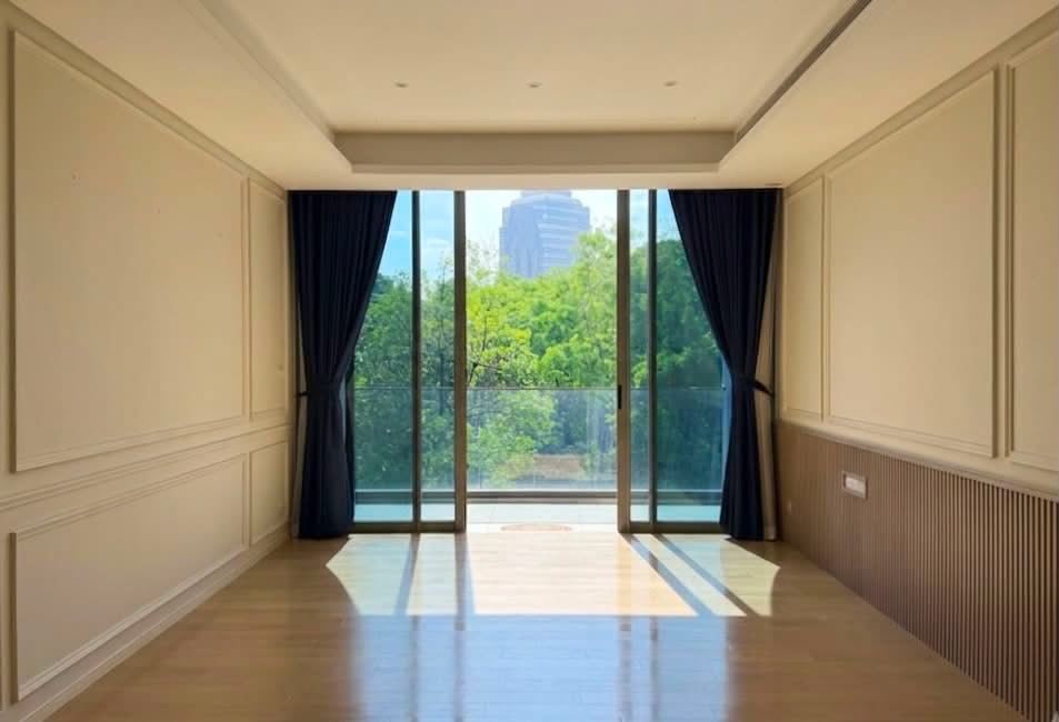 Refined Urban Living at Baan Sindhorn - Image 2