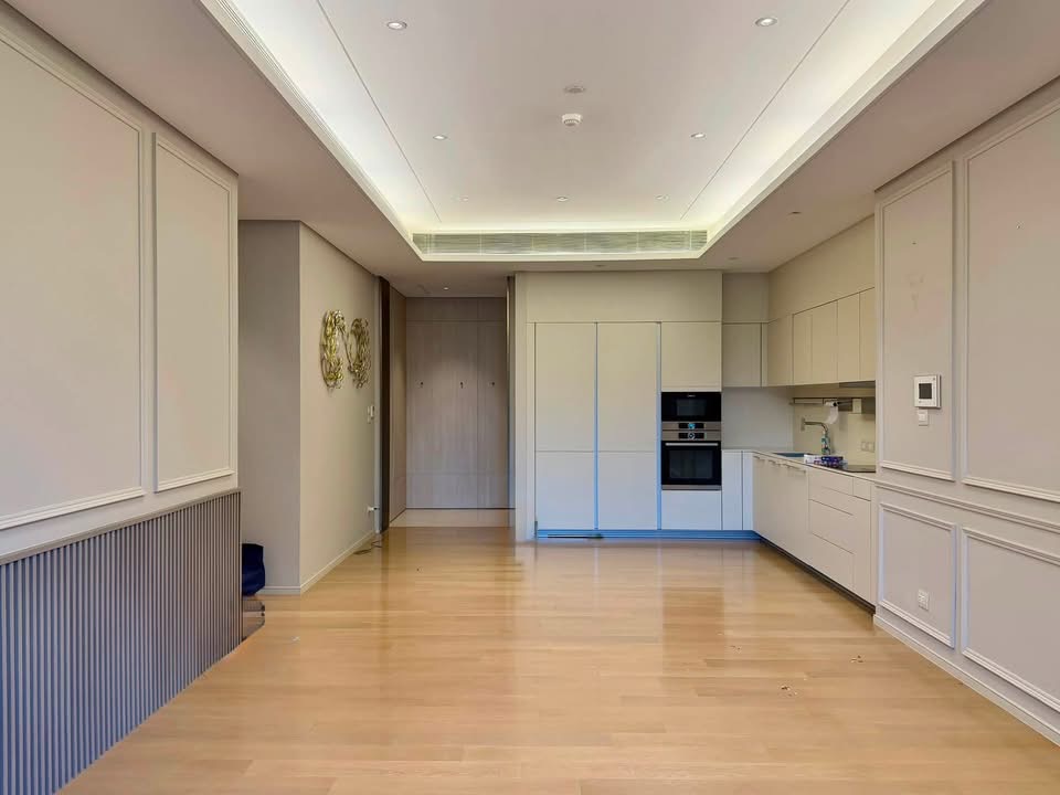 Refined Urban Living at Baan Sindhorn - Image 6