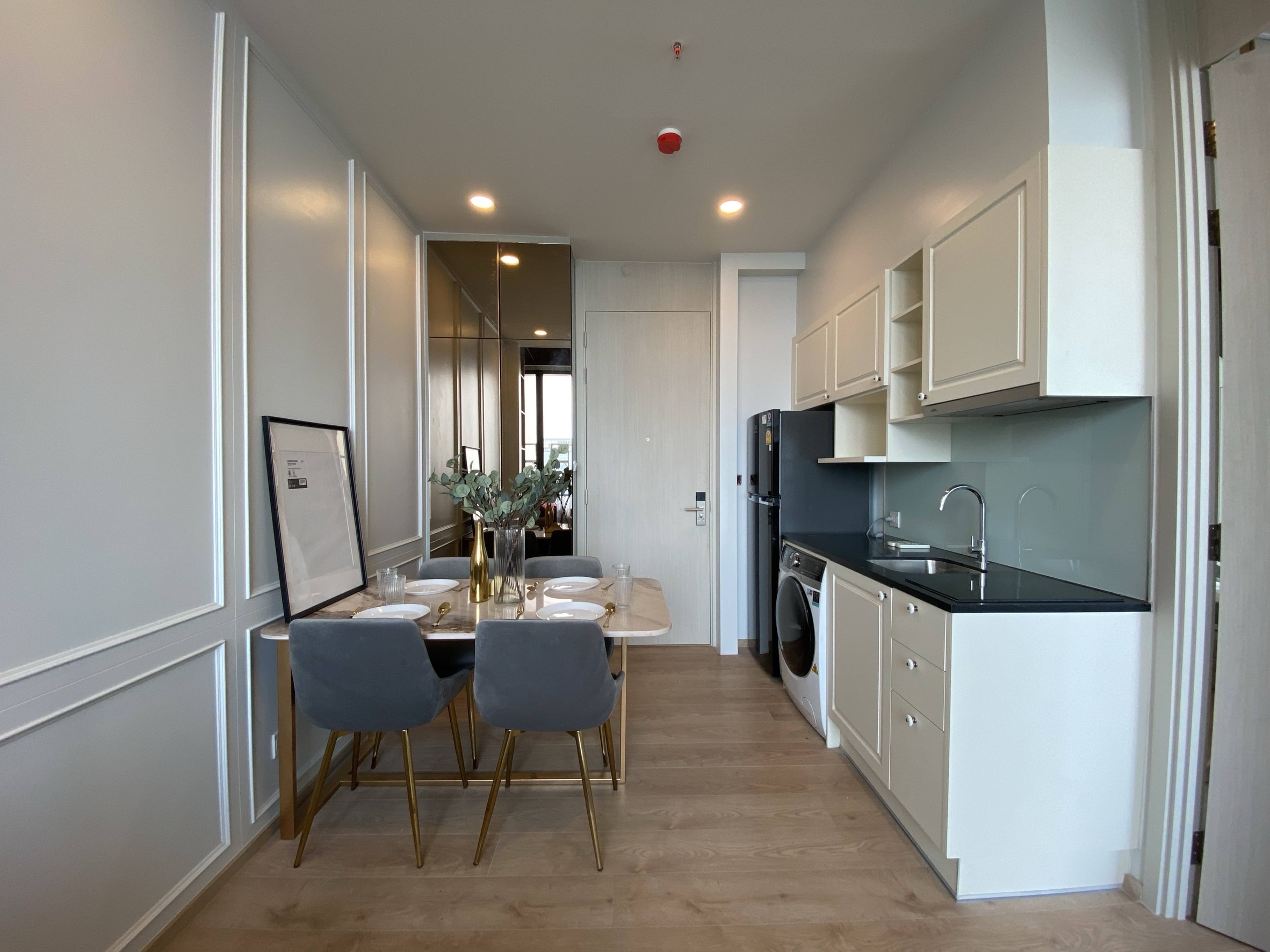 Luxury 2-Bedroom Duplex Condo for Rent in Asoke - Image 2