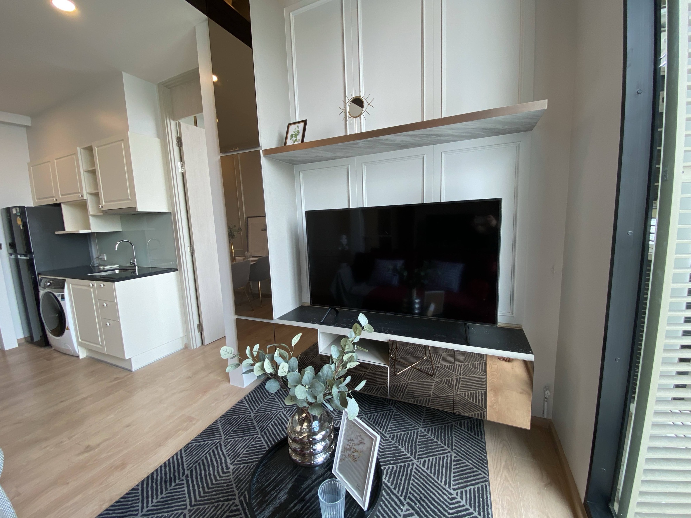 Luxury 2-Bedroom Duplex Condo for Rent in Asoke - Image 9