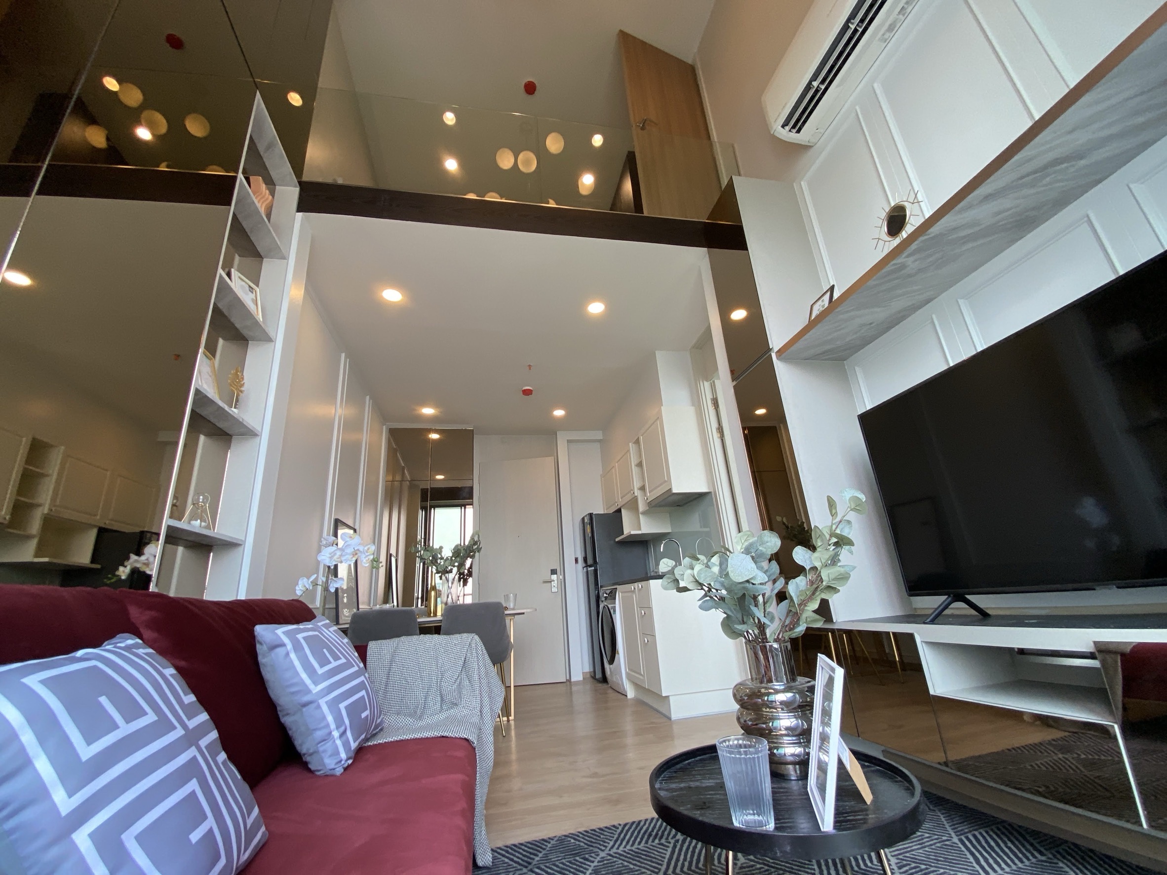 Luxury 2-Bedroom Duplex Condo for Rent in Asoke - Image 3