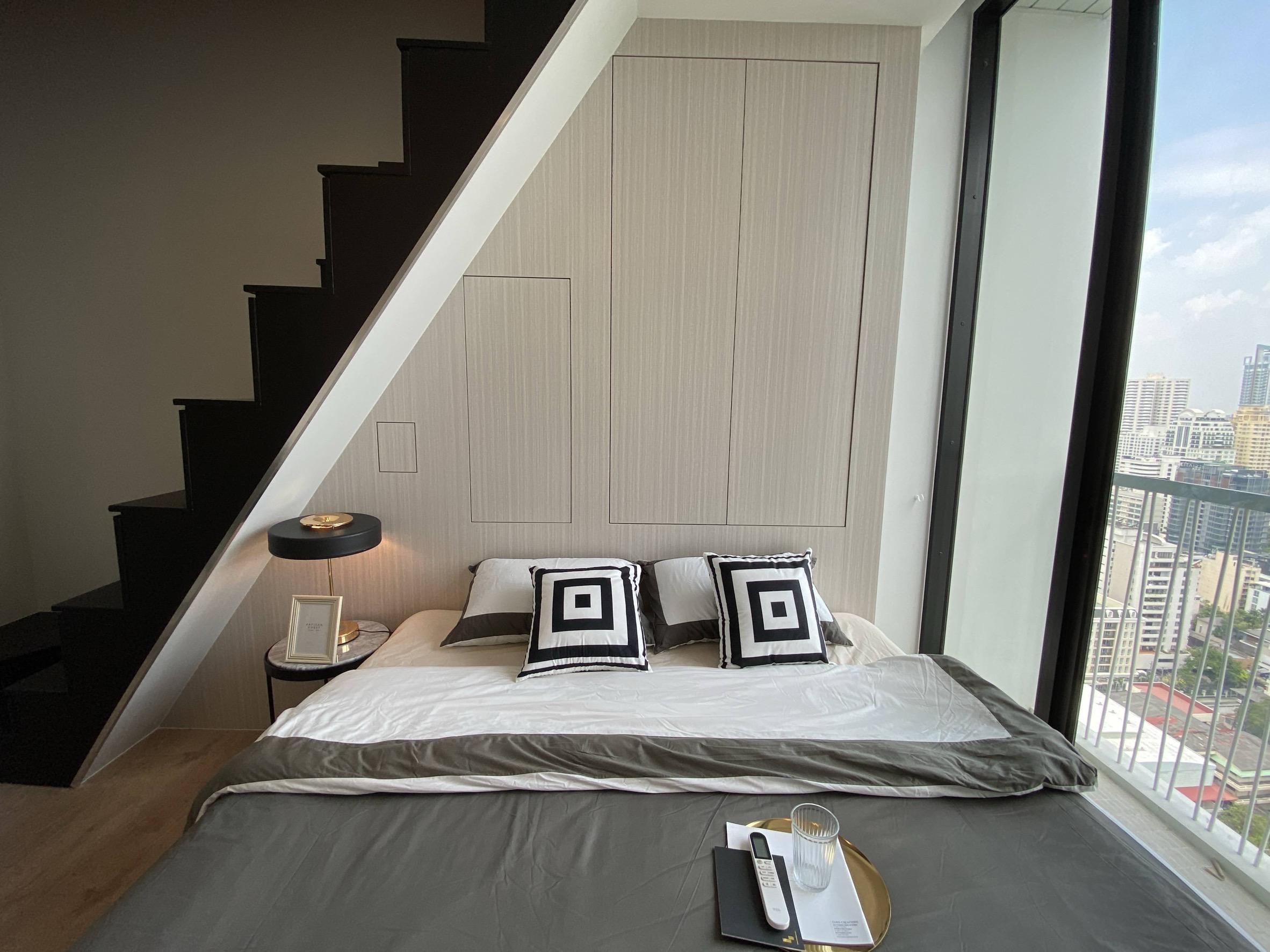 Luxury 2-Bedroom Duplex Condo for Rent in Asoke - Image 6