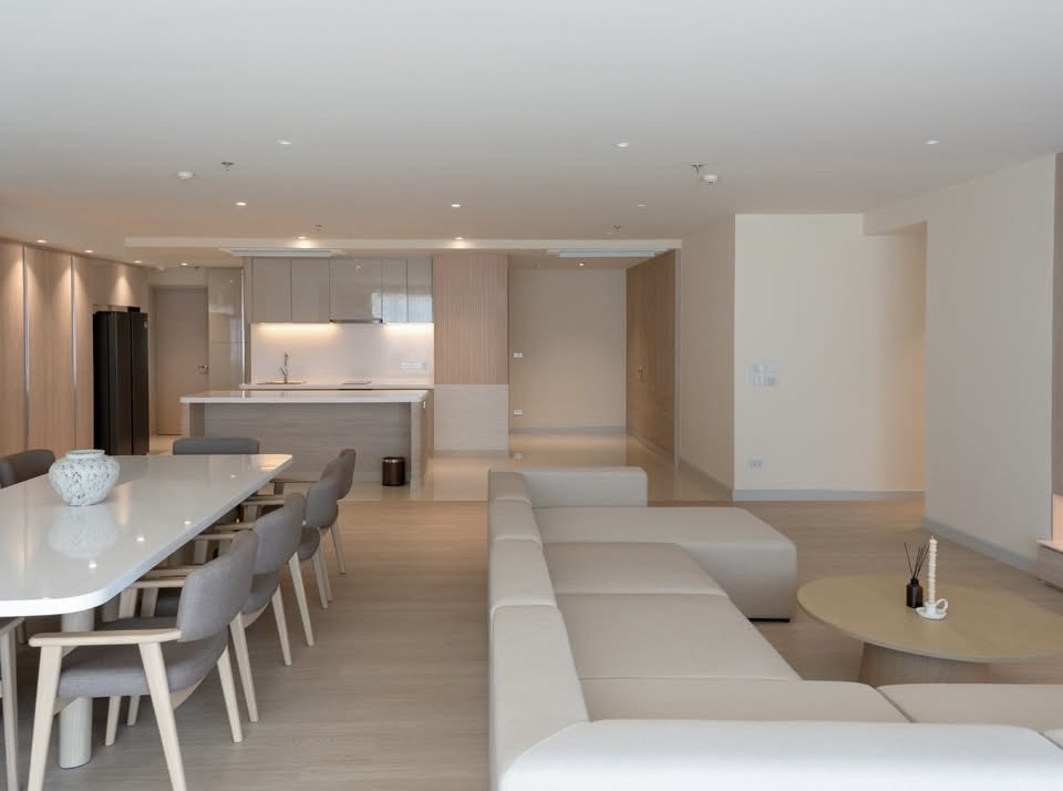 Elegant 3 Bedroom Apartment for Rent Phromphong BTS - Image 2