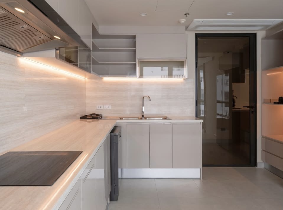 Elegant 3 Bedroom Apartment for Rent Phromphong BTS - Image 7