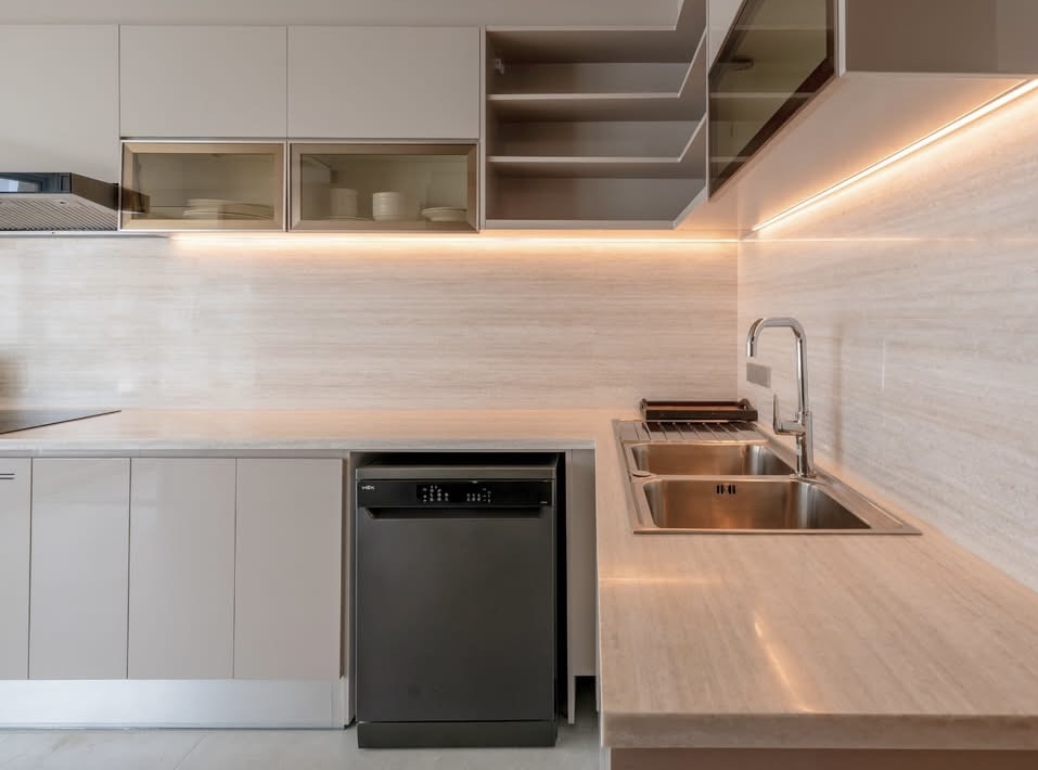 Elegant 3 Bedroom Apartment for Rent Phromphong BTS - Image 10
