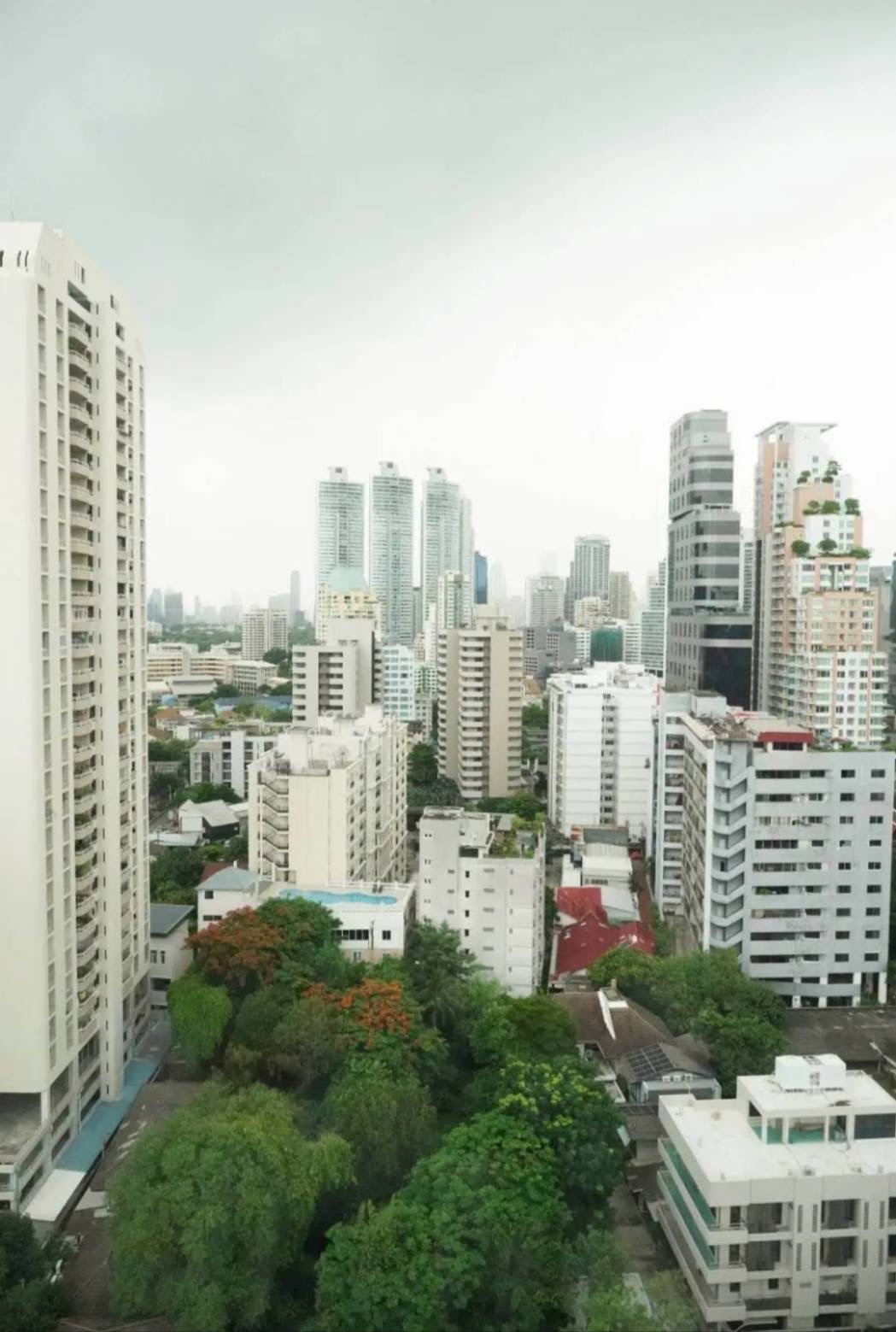MODERN LUXURY CONDO AT PHROMPHONG - Image 9