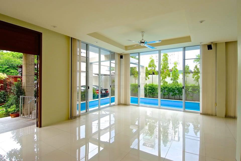 Luxury House with Pool in Thonglor - Image 3