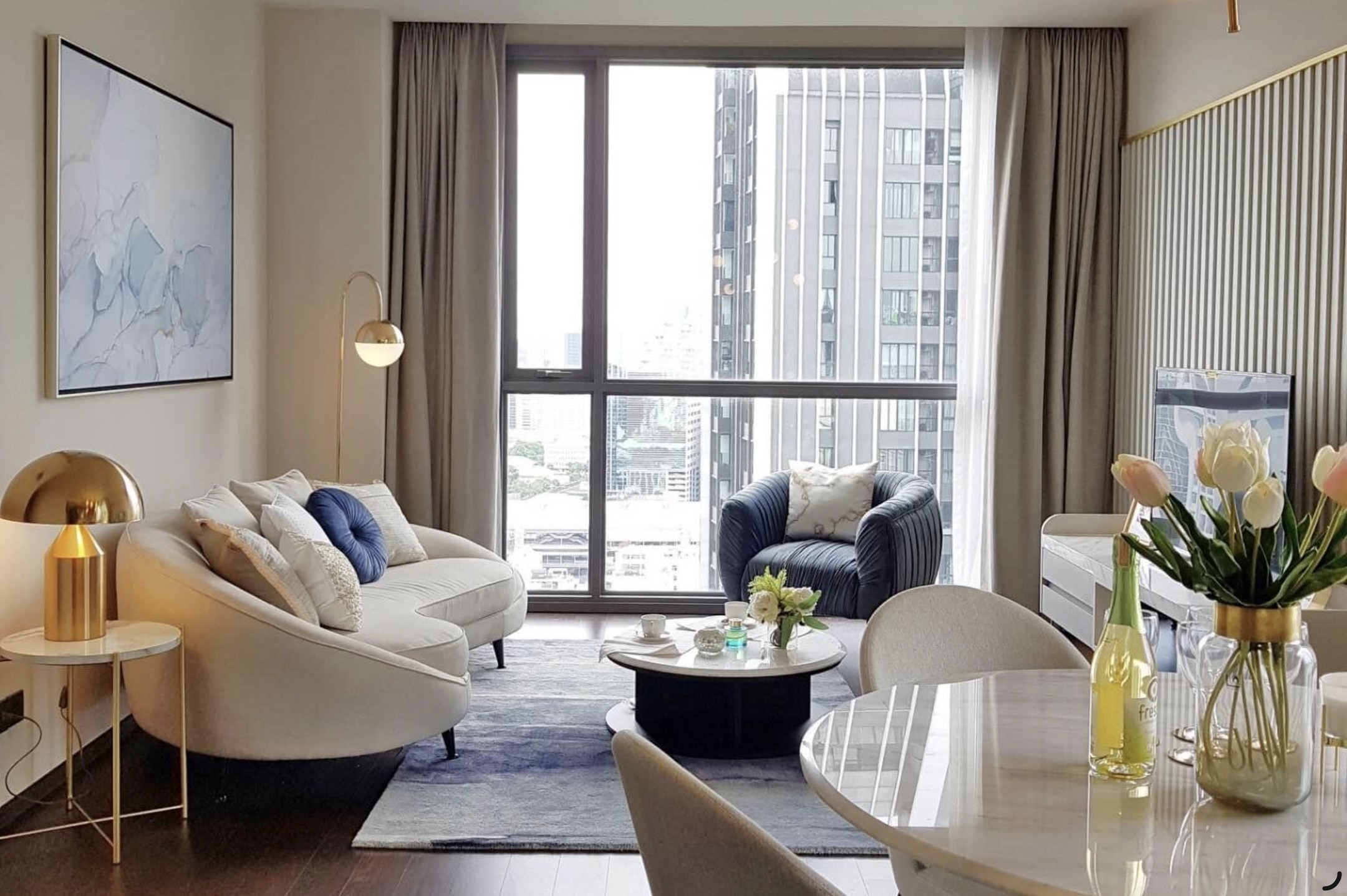 Looking for a modern luxury condo in Ratchathewi, Bangkok?