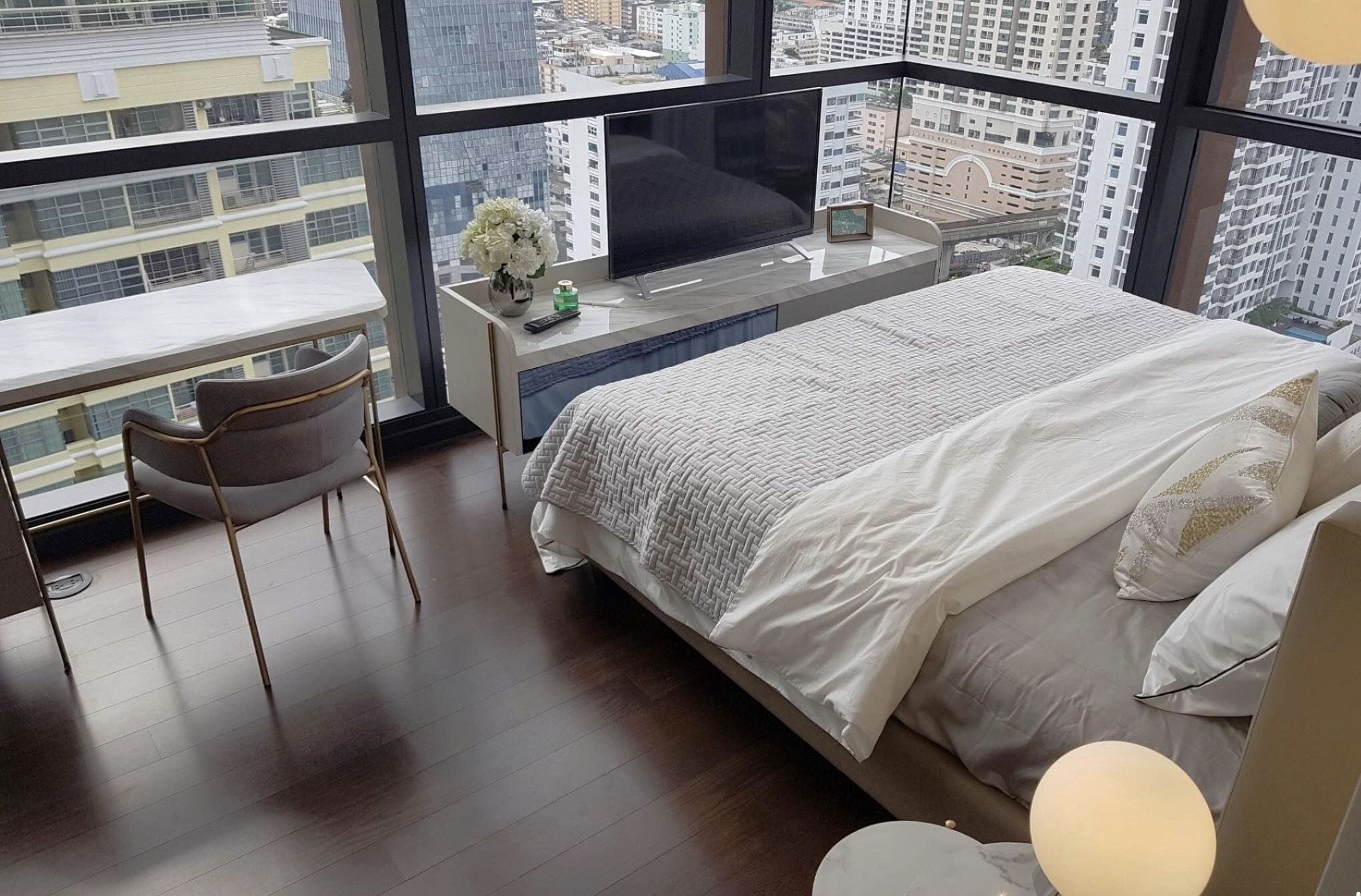 Looking for a modern luxury condo in Ratchathewi, Bangkok?  - Image 4