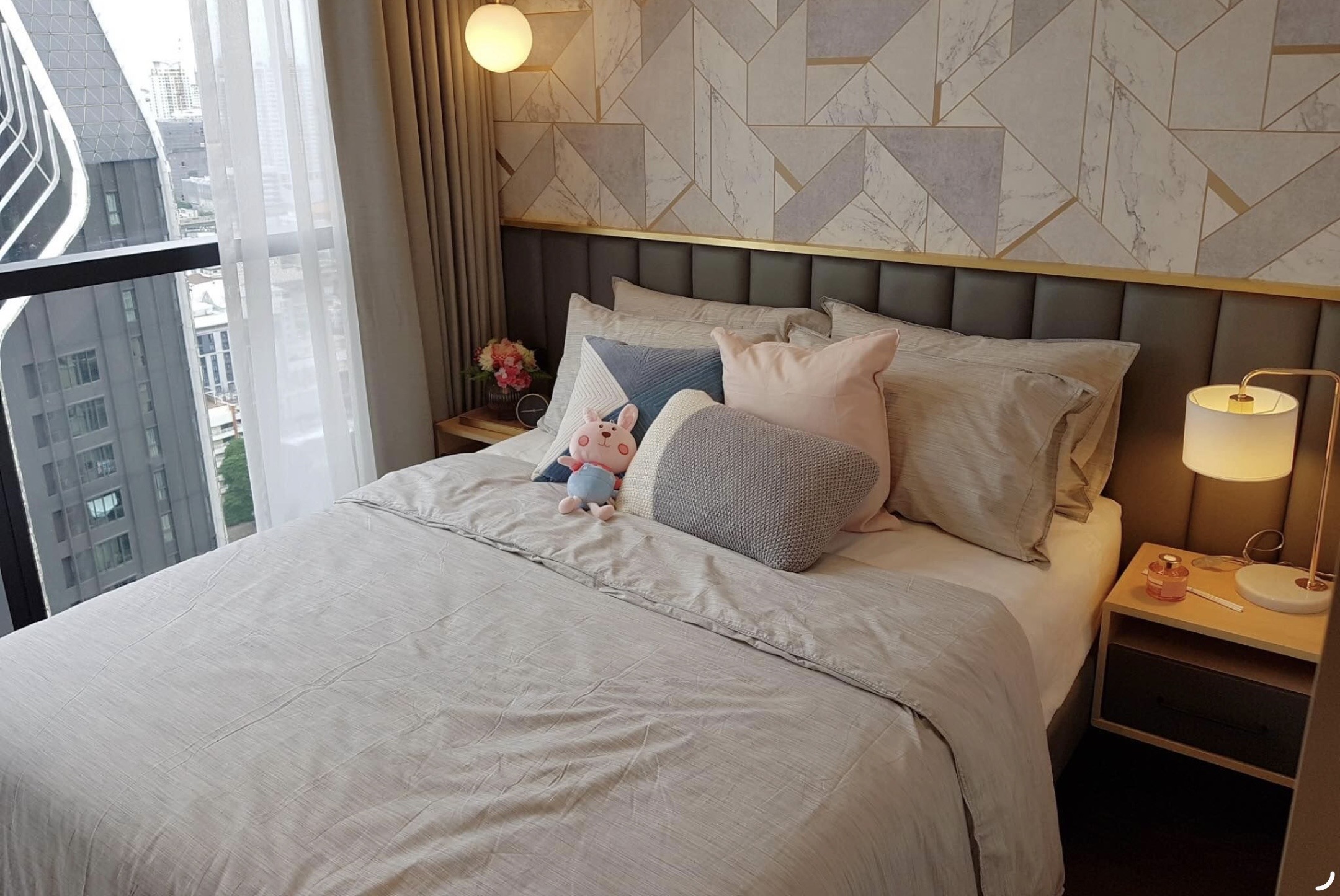 Looking for a modern luxury condo in Ratchathewi, Bangkok?  - Image 8