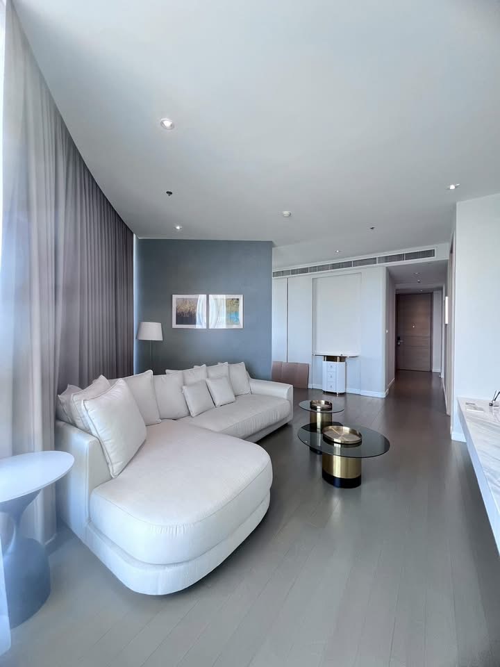Luxury Condo at Magnolias Ratchadamri for rent