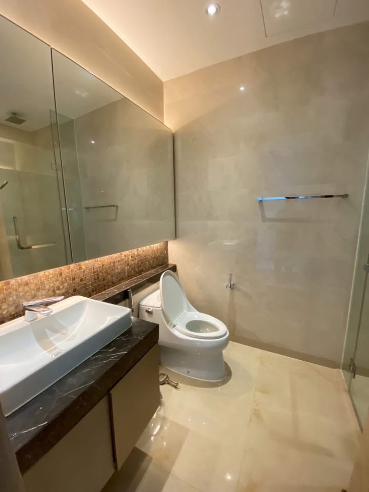 Luxury Condo at Magnolias Ratchadamri for rent - Image 8