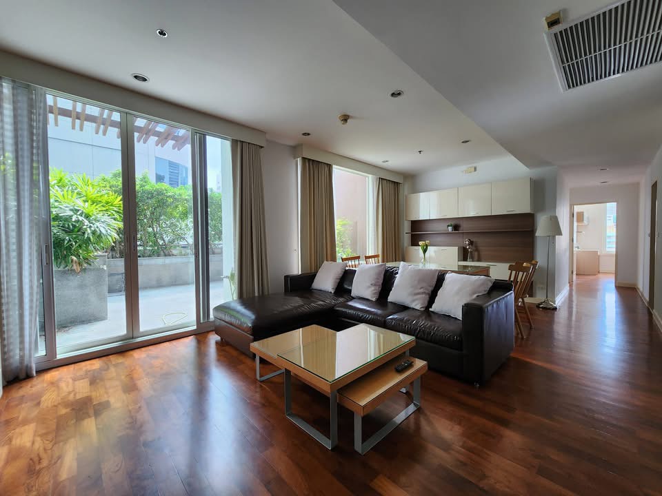 Condo with HUGE Balcony FOR RENT Phrom Phong - Image 2