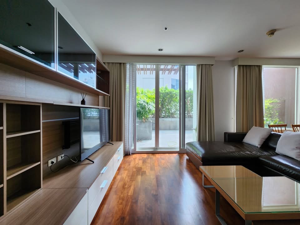 Condo with HUGE Balcony FOR RENT Phrom Phong - Image 3