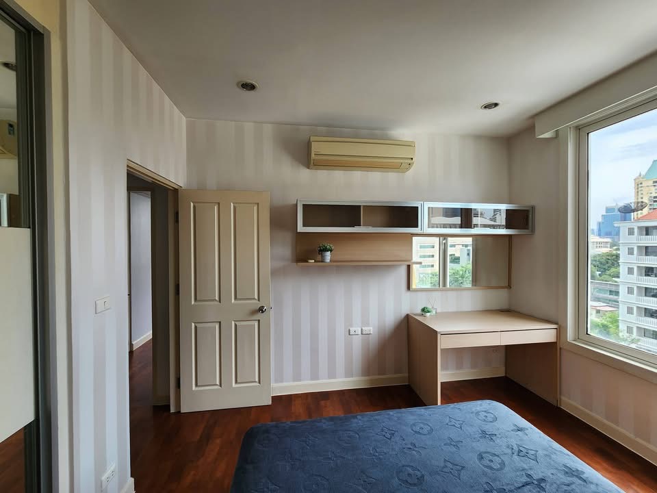 Condo with HUGE Balcony FOR RENT Phrom Phong - Image 7