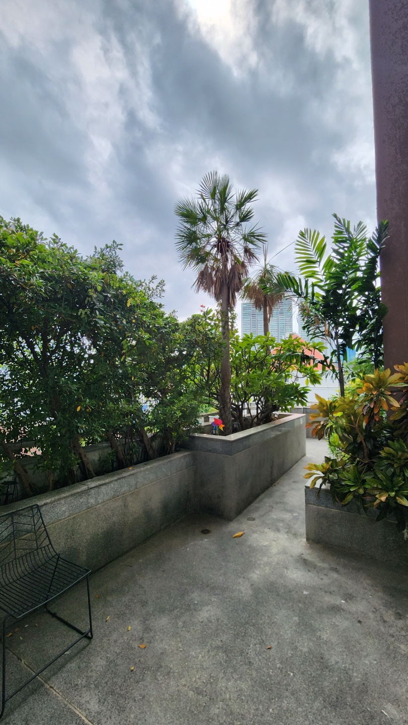 Condo with HUGE Balcony FOR RENT Phrom Phong