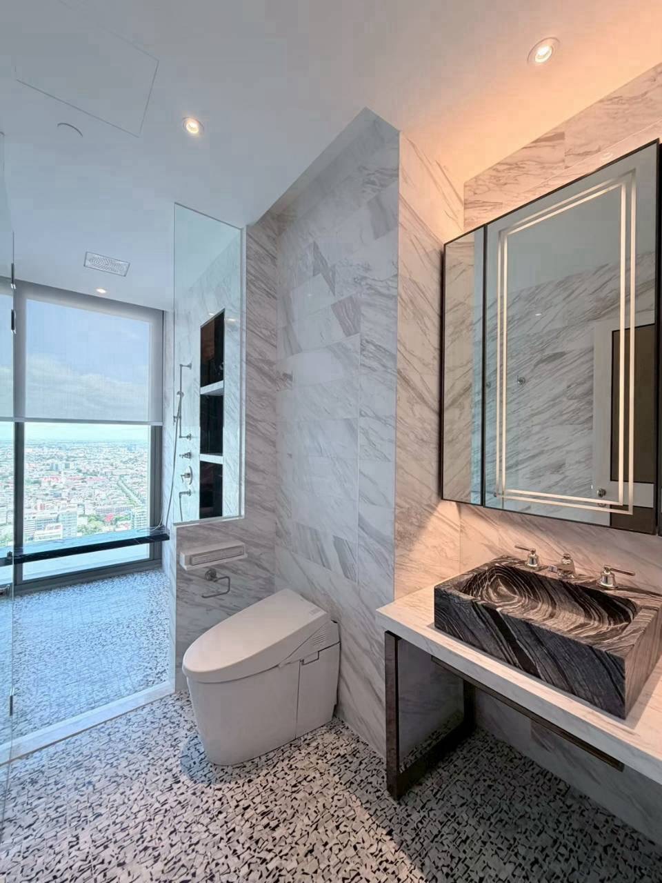 The Pinnacle of Riverside Luxury - Image 9