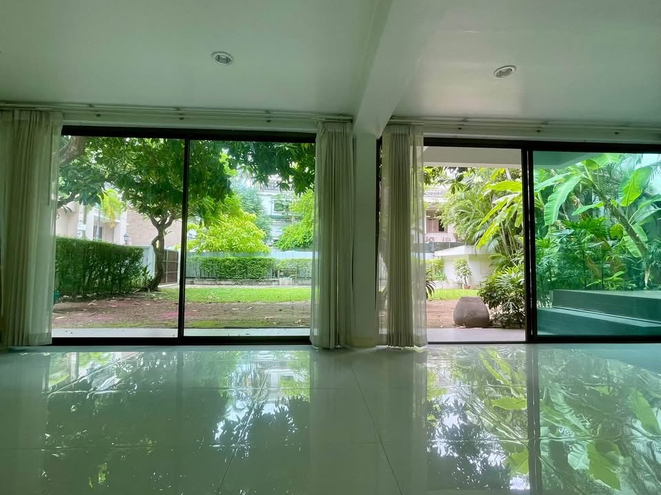 Rare House for Sale in Ruamrudee, Ploenchit Bangkok - Image 4