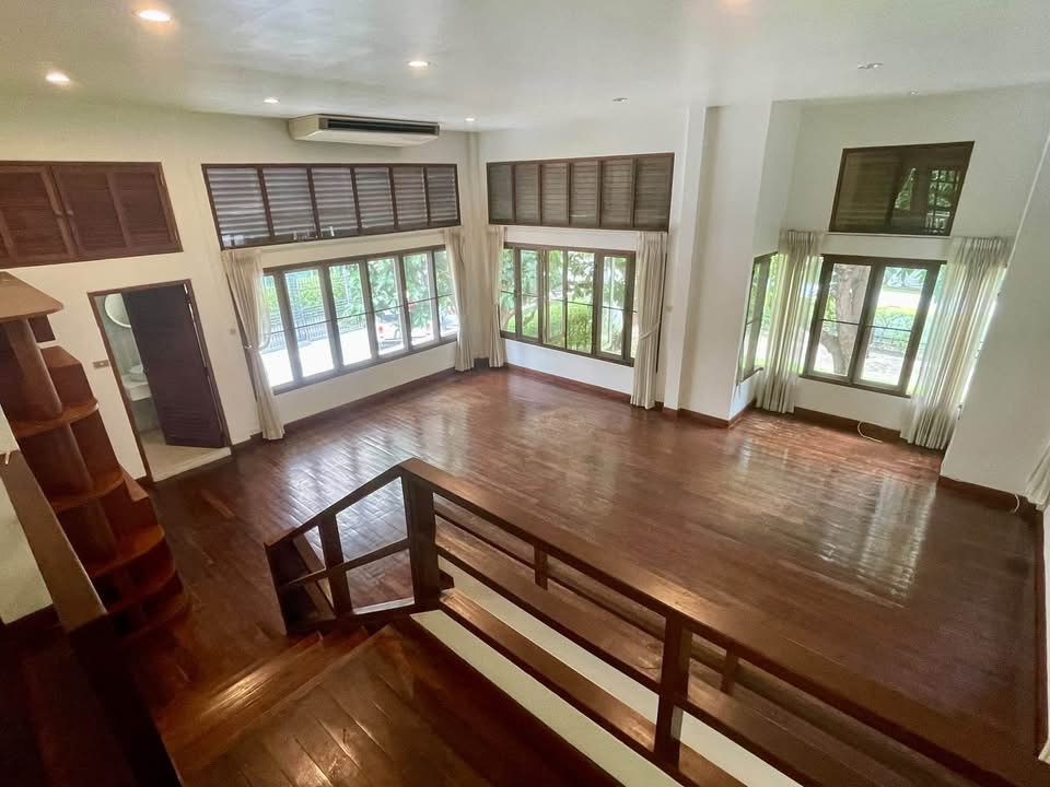 Rare House for Sale in Ruamrudee, Ploenchit Bangkok - Image 8