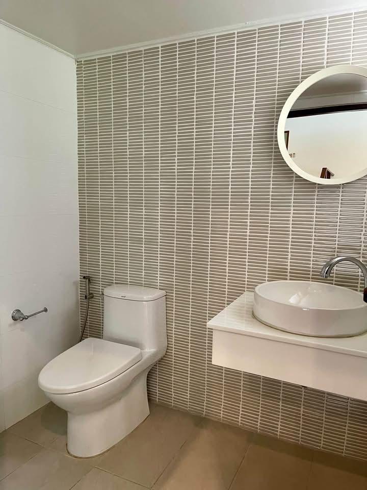 Rare House for Sale in Ruamrudee, Ploenchit Bangkok - Image 9