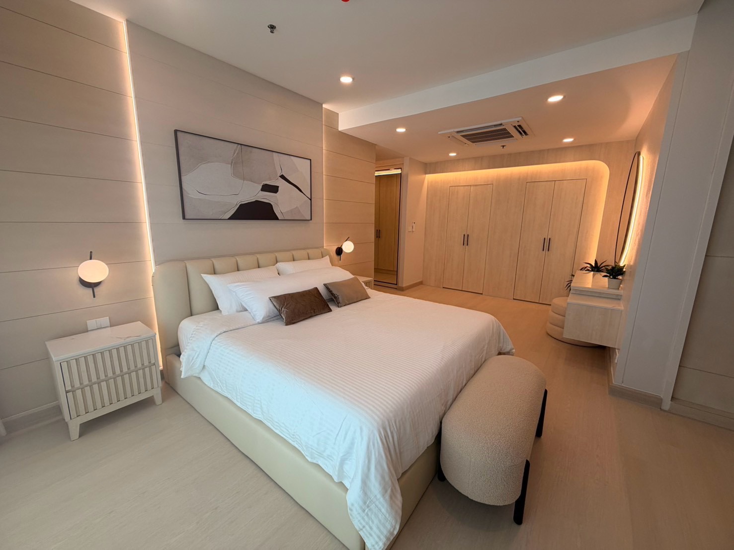 Newly Renovated 3-Bedroom Condo for Sale in Thonglor - Image 4