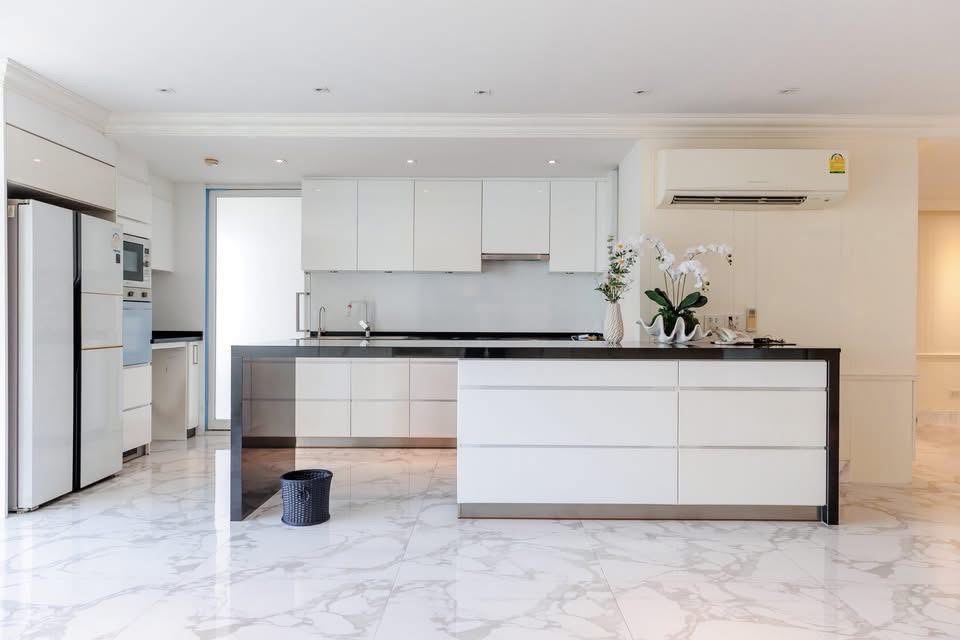 Wattana Heights Condominium Large Condo | Sukhumvit CBD, Bangkok - Image 10