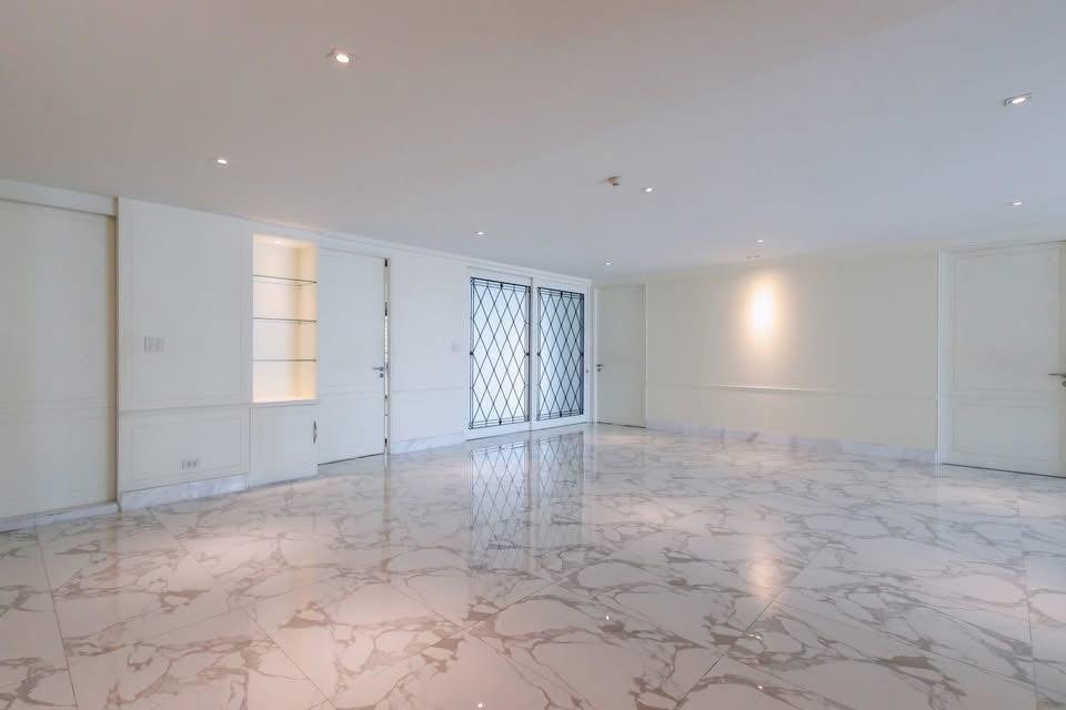 Wattana Heights Condominium Large Condo | Sukhumvit CBD, Bangkok
