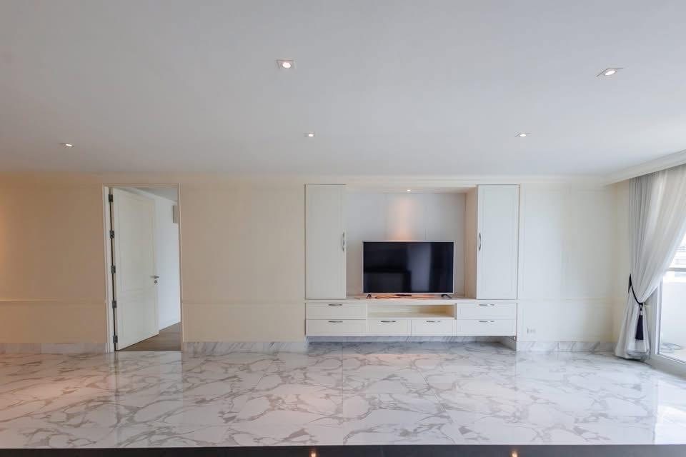 Wattana Heights Condominium Large Condo | Sukhumvit CBD, Bangkok - Image 2
