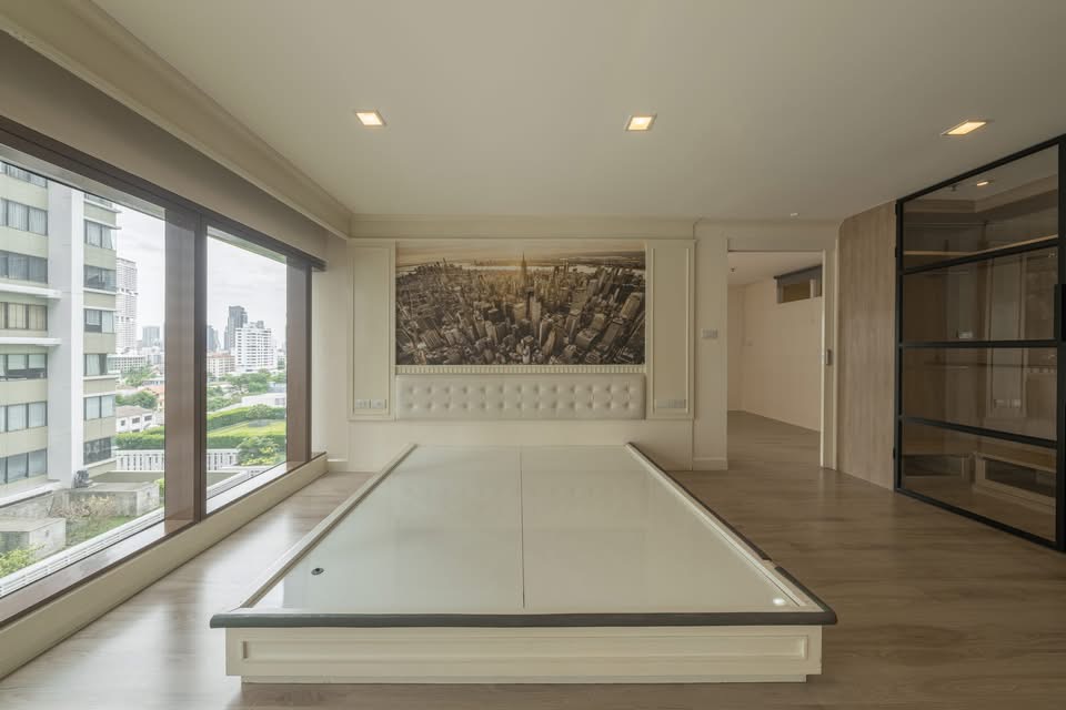 Spacious Luxury Home Office at The Emporio Place | Sukhumvit 24 - Image 2