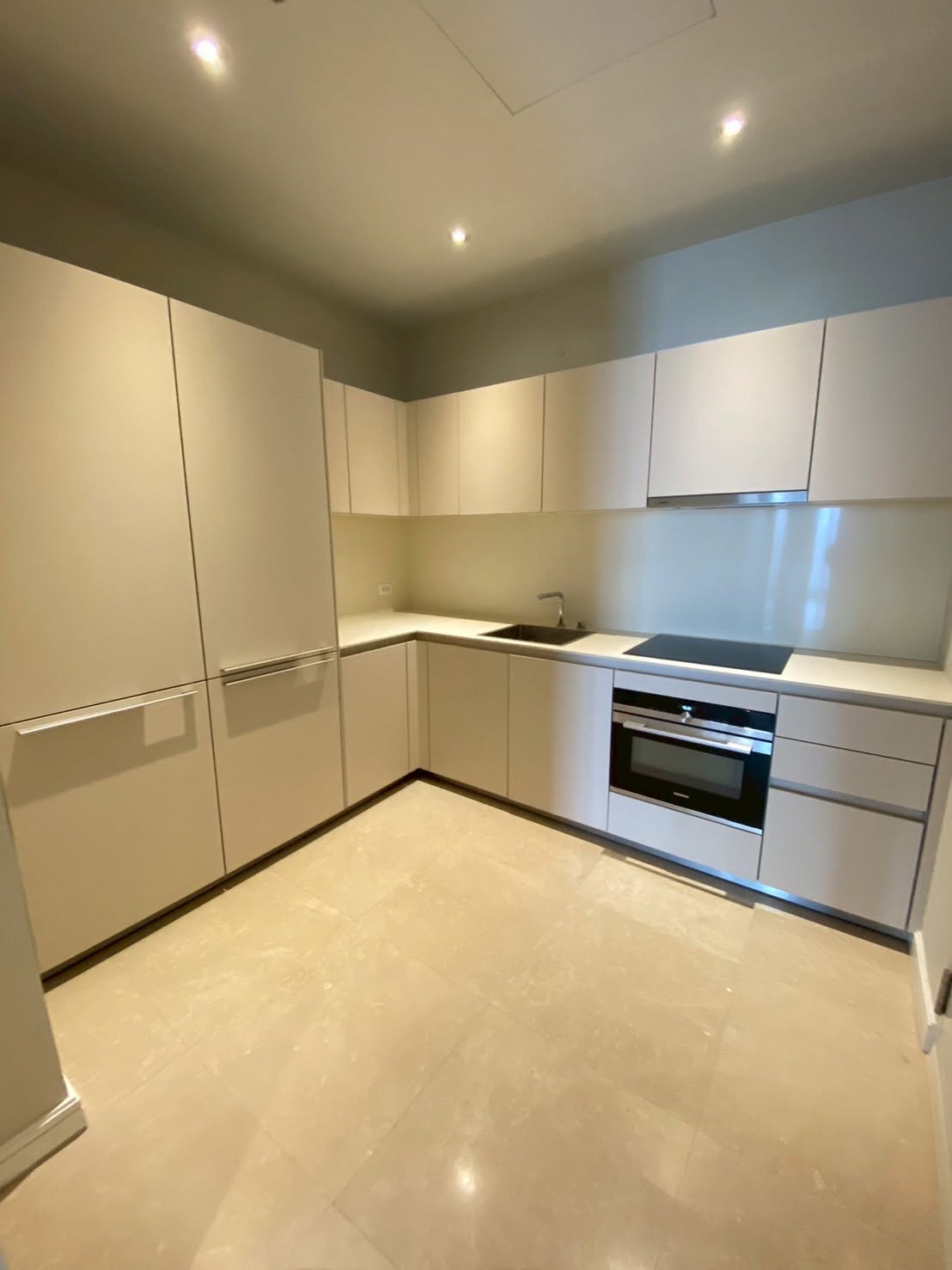 Luxury Condo at Magnolias Ratchadamri for rent - Image 10
