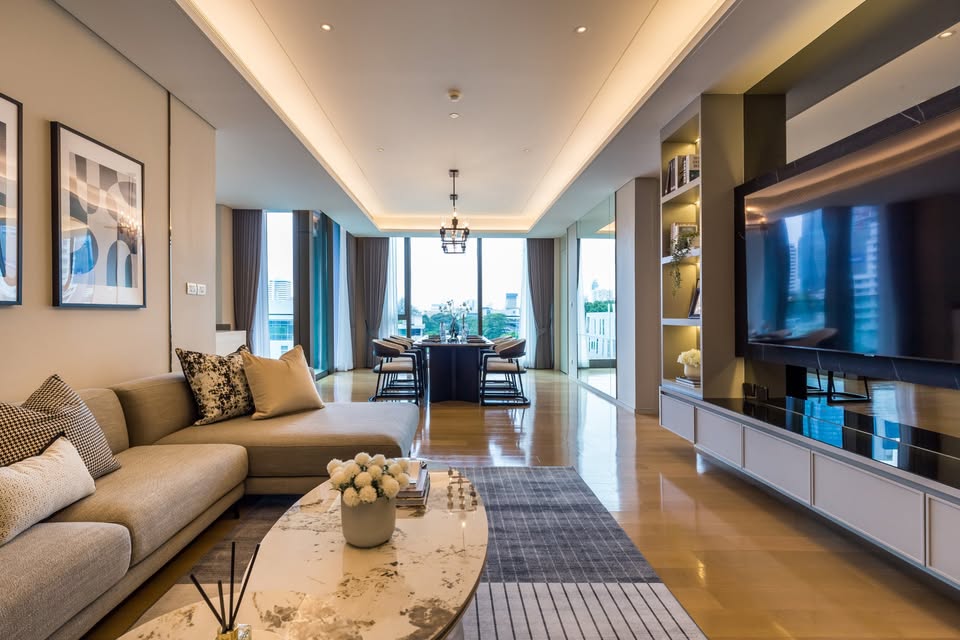Luxury Condo in Prime Location at Chidlom Langsuan - Image 3