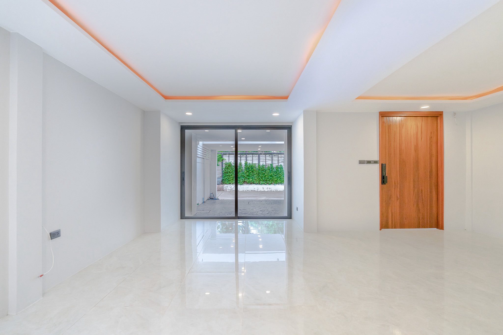 ทาวน์เฮ้าส์ 2 ชั้น ใจกลางเอกมัยซอย 12 เพียง 2 นาทีถึงทองหล่อ - Image 5