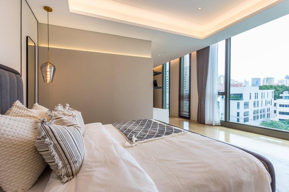 Luxury Condo in Prime Location at Chidlom Langsuan - Image 9