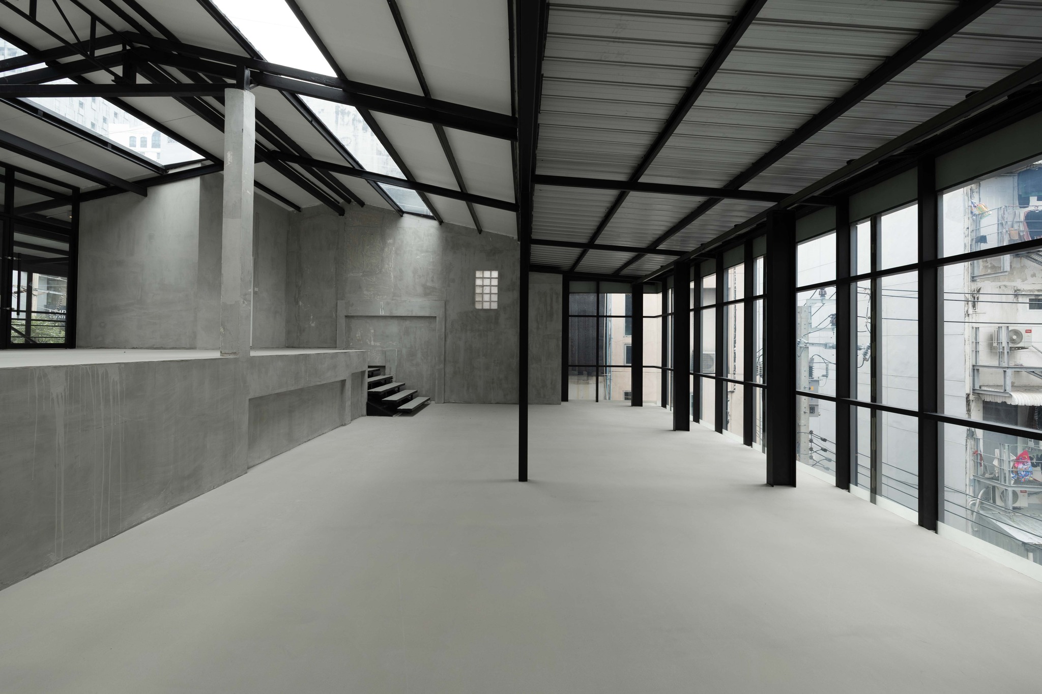 Commercial Building For Rent in Thonglor - Image 9